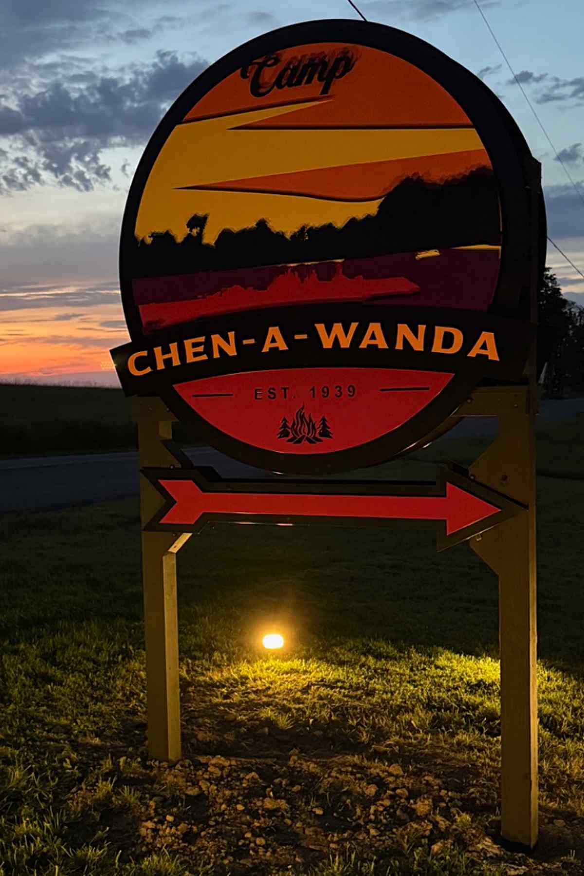 Camp Chen-a-Wanda custom hotel sign