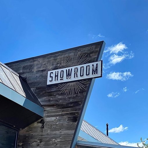 Picture of a Sawroom Blade sign